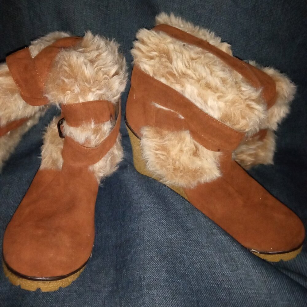 " RETREAT READY " Fur Cuff Warm Snow Boots Calf Pull On Mid( BRAND NEW !!!!